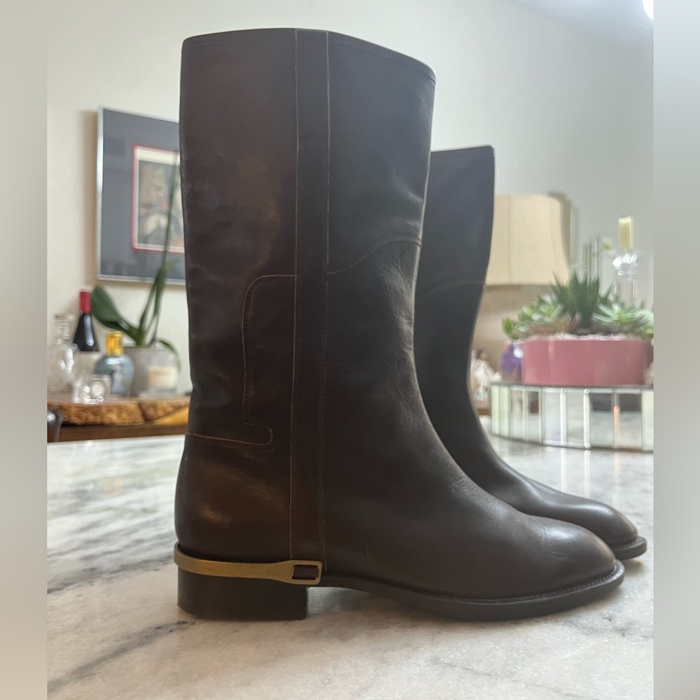 Hugo Boss never worn brown leather boots.